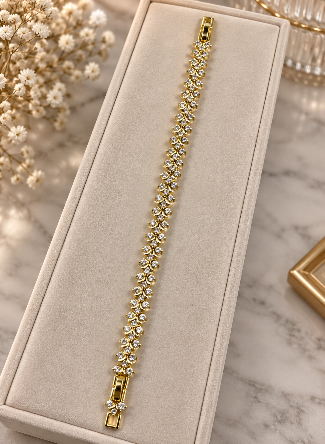Işıltılı X Motif Taşlı Gold Bileklik