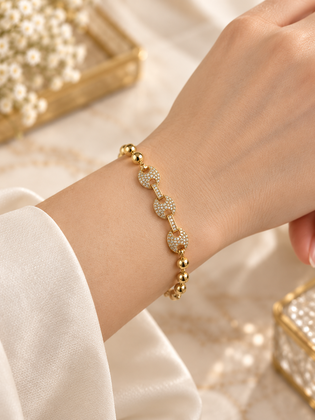 Taşlı Oval Detaylı Gold Boncuk Bileklik