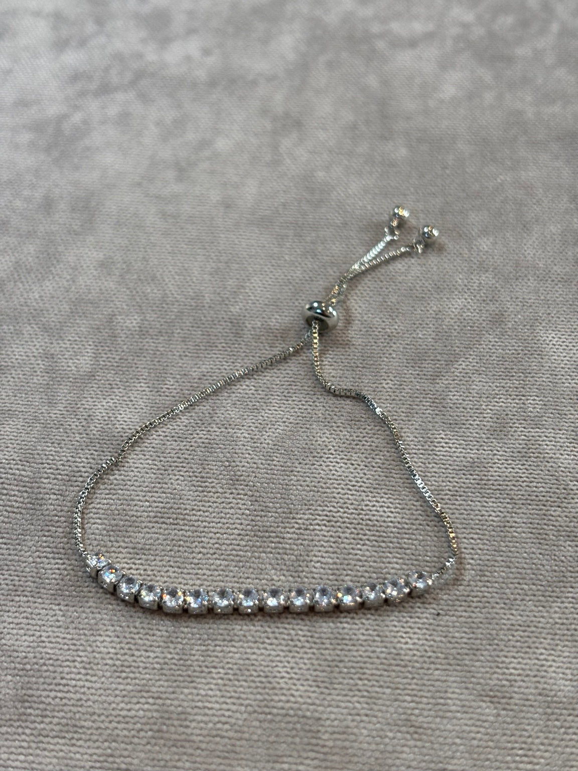 Tek Sıra Taşlı Silver Ayarlanabilir Bileklik