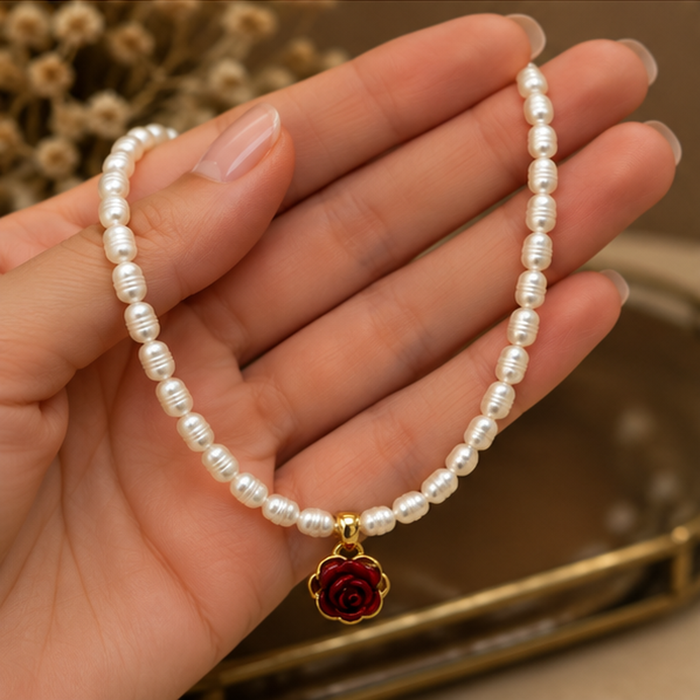 Rosella İnci Görünümlü Kırmızı Gül Kolye