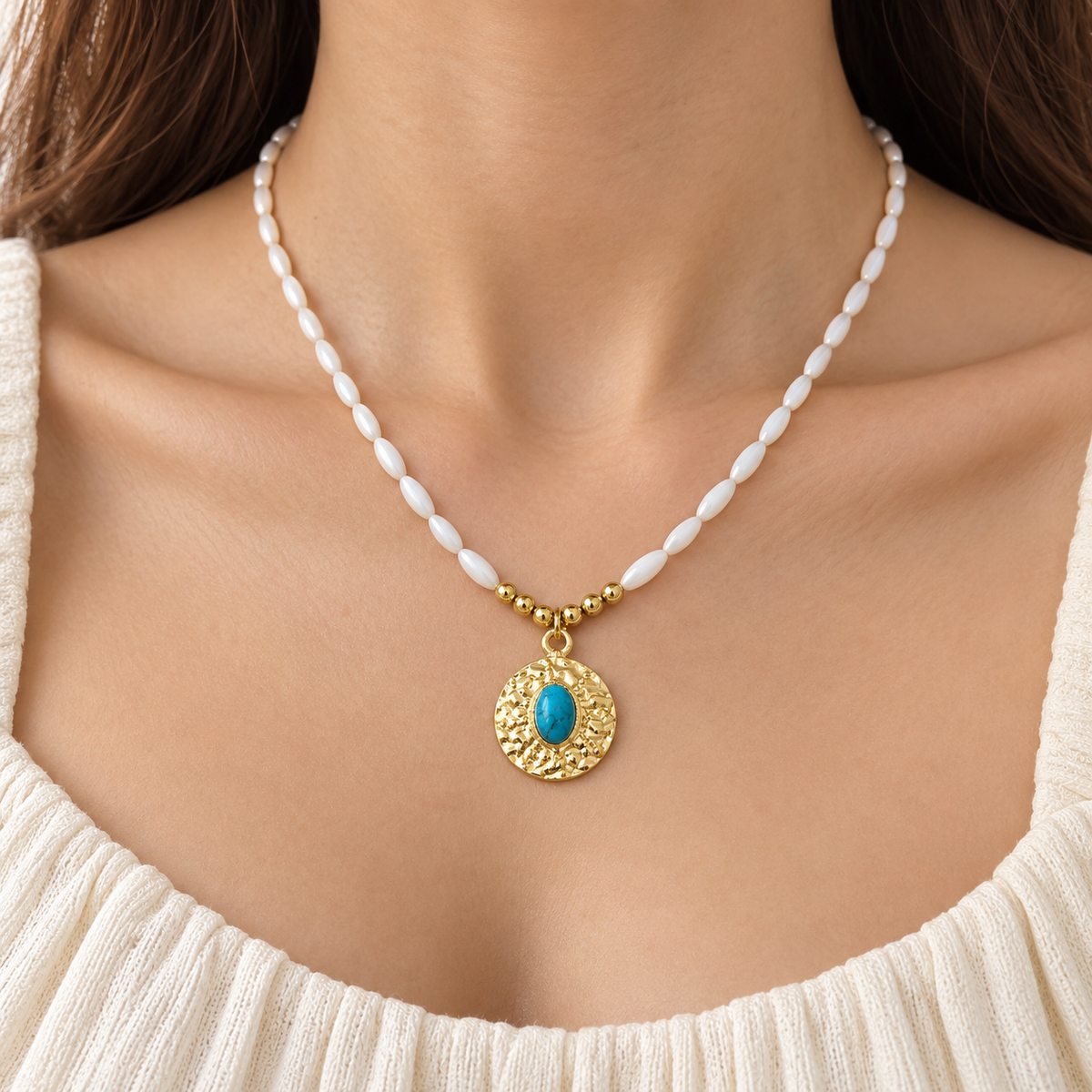 Aqua Medallion Beyaz Boncuklu Turkuaz Kolye