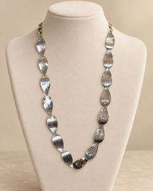 Silver İnce Yaprak Formlu Kolye