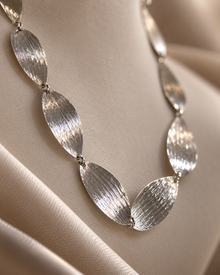 Silver İnce Yaprak Formlu Kolye