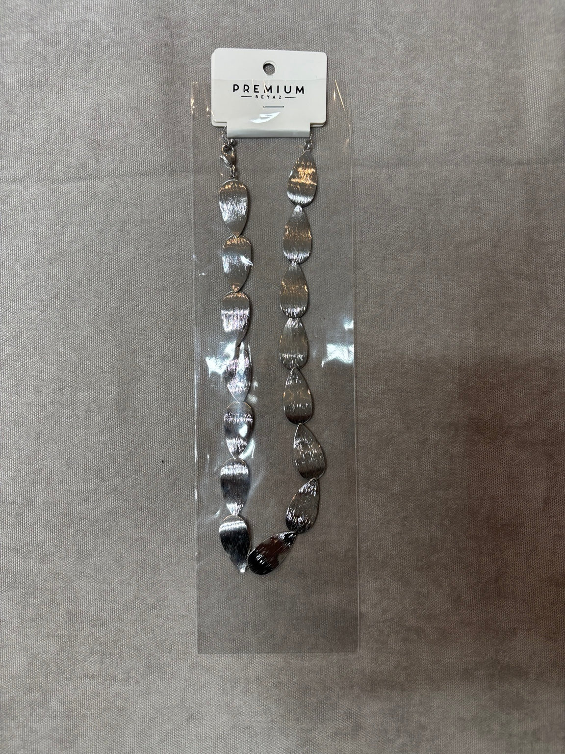 Silver İnce Yaprak Formlu Kolye
