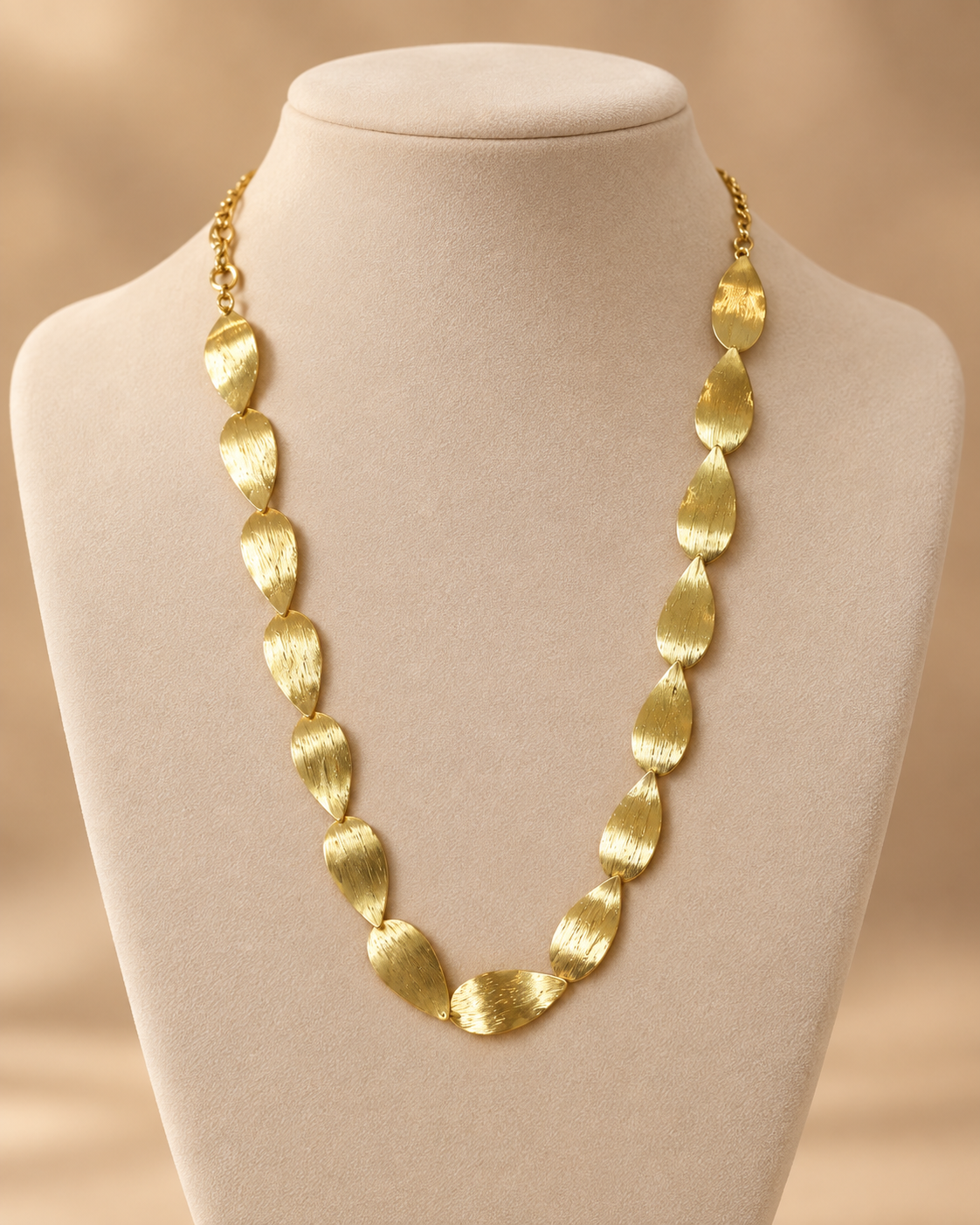 Gold İnce Yaprak Formlu Kolye