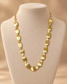 Gold İnce Yaprak Formlu Kolye