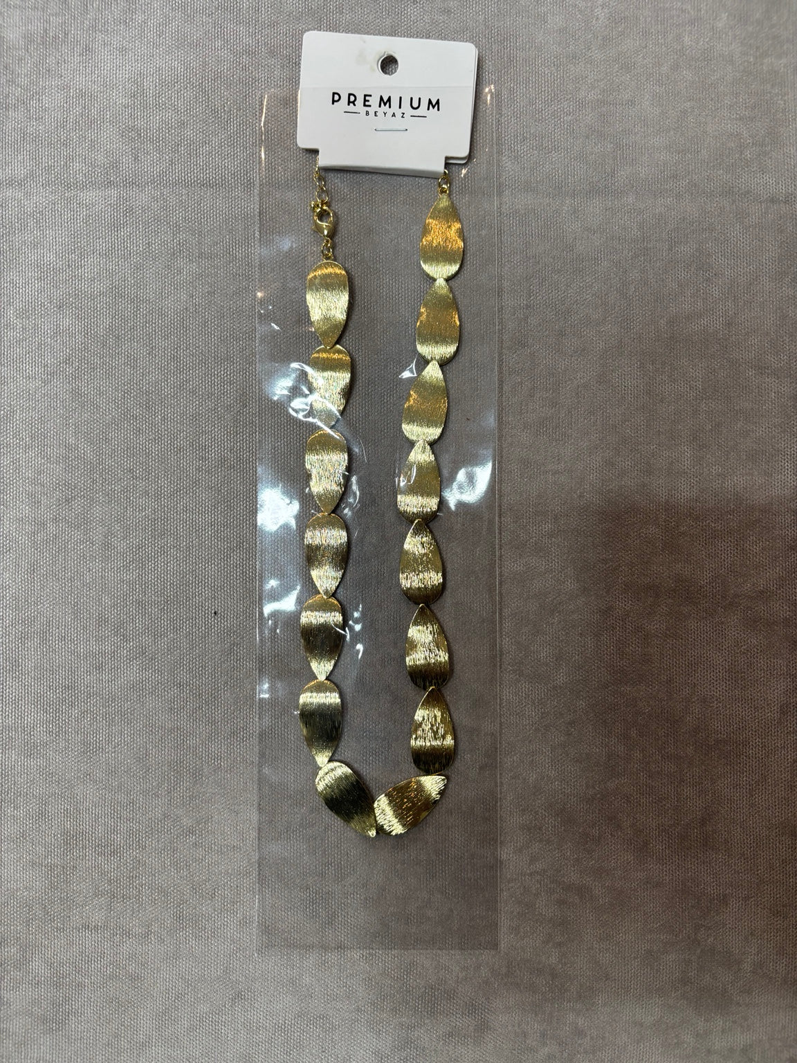 Gold İnce Yaprak Formlu Kolye
