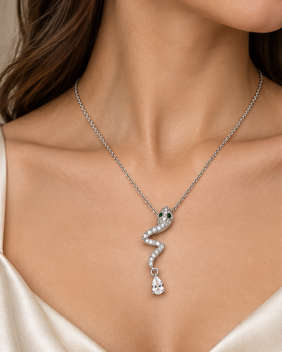 Silver Taşlı Yılan Figürlü Damla Kolye