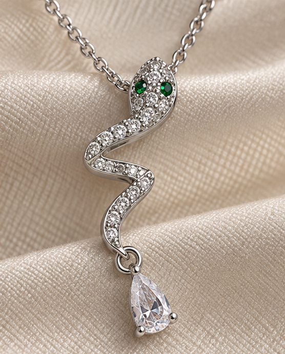 Silver Taşlı Yılan Figürlü Damla Kolye