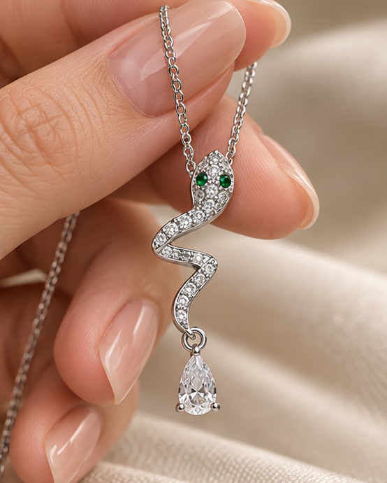 Silver Taşlı Yılan Figürlü Damla Kolye