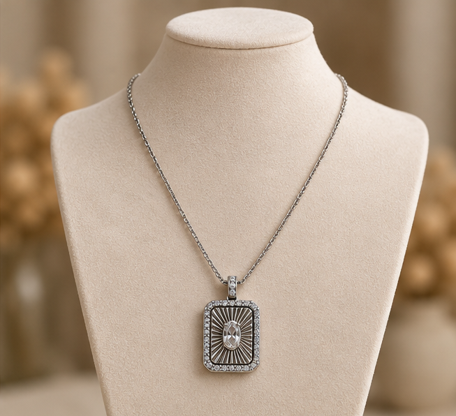 Silver Oval Taşlı Güneş Işını Kolye