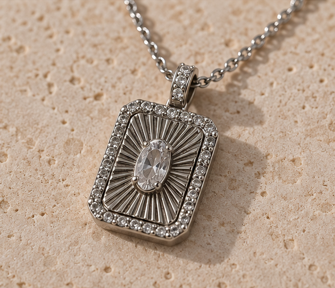 Silver Oval Taşlı Güneş Işını Kolye