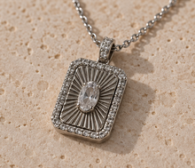 Silver Oval Taşlı Güneş Işını Kolye