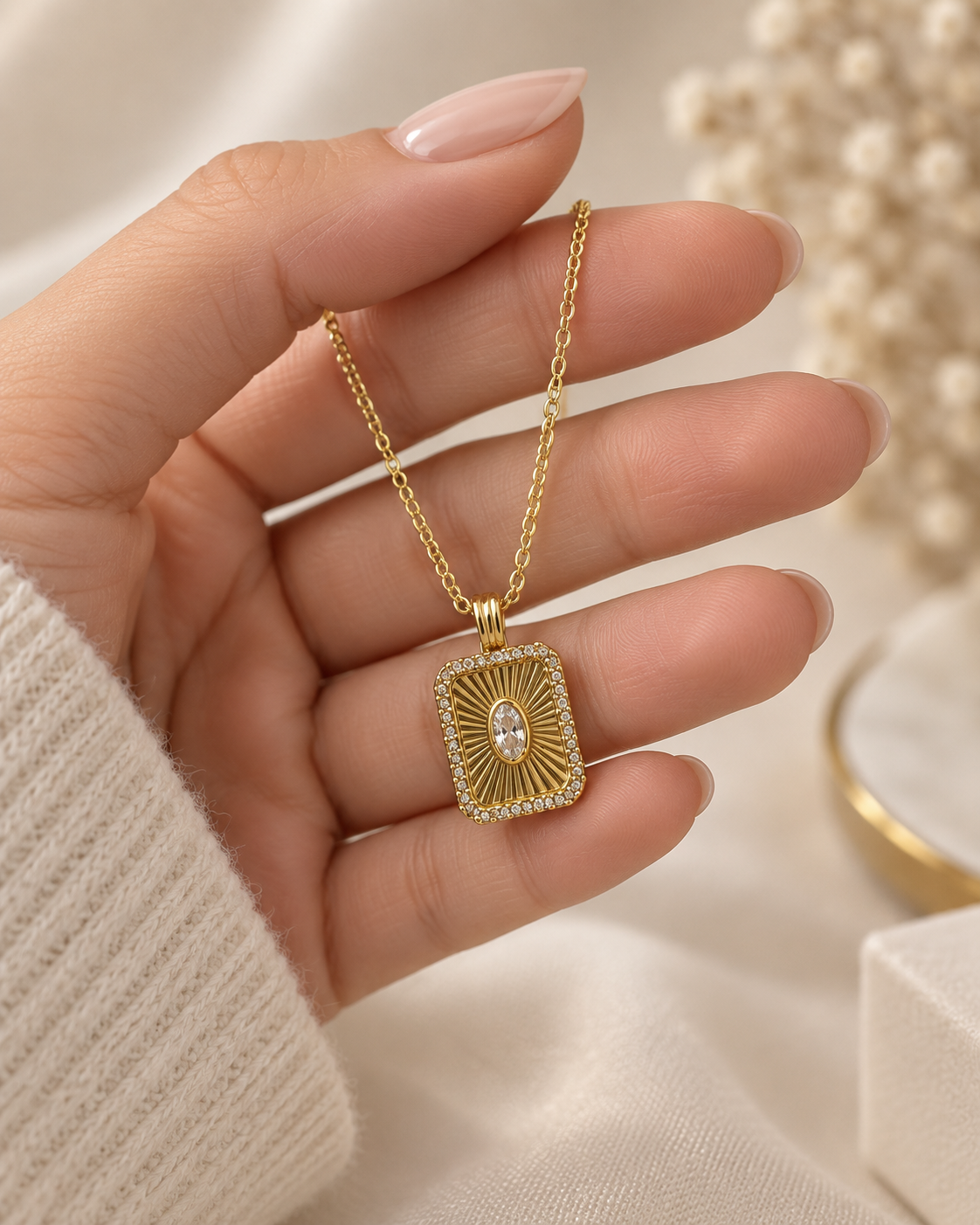 Gold Oval Taşlı Güneş Işını Kolye