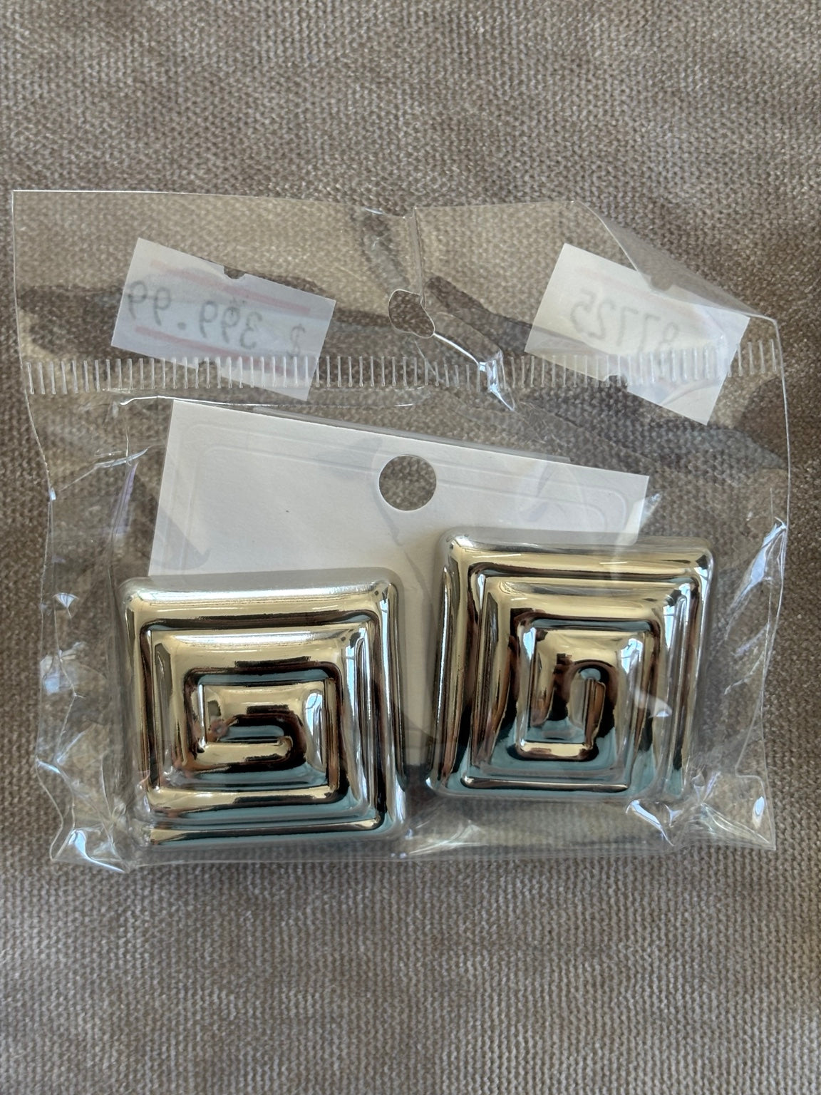 Gümüş Renk Geometrik Spiral Kare Statement Küpe