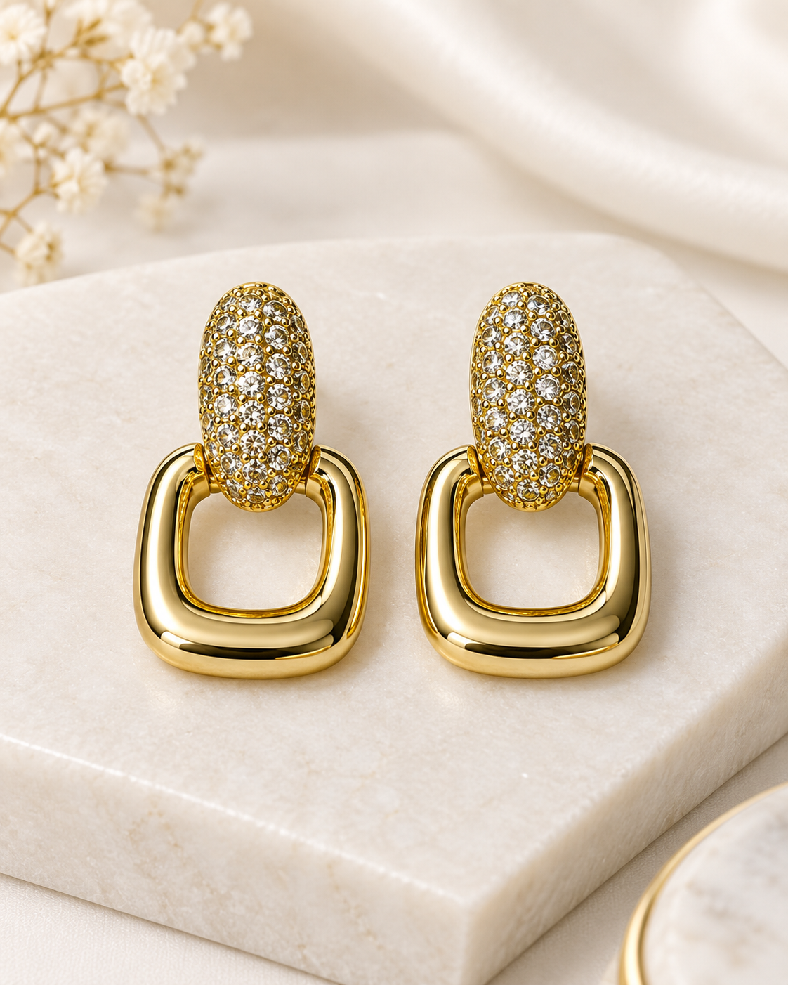Zirkon Taşlı Geometrik Gold Küpe