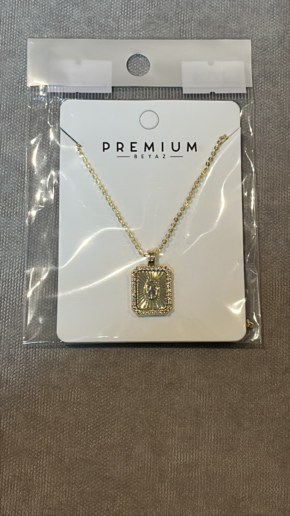 Gold Oval Taşlı Güneş Işını Kolye