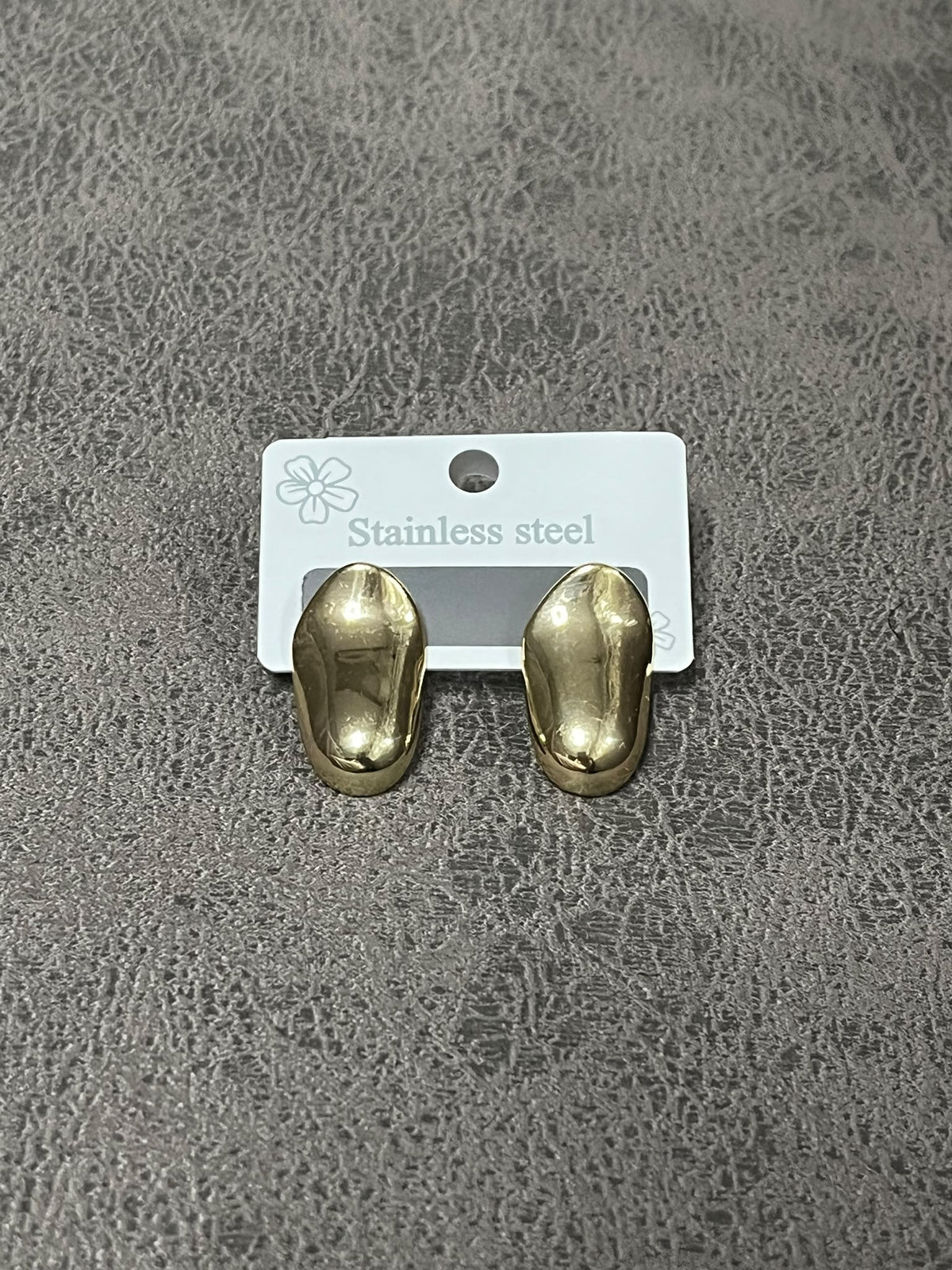 Gold Organik Çakıl Formlu Çelik Küpe
