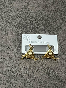 Gold Geometrik Küre Detaylı Çelik Küpe